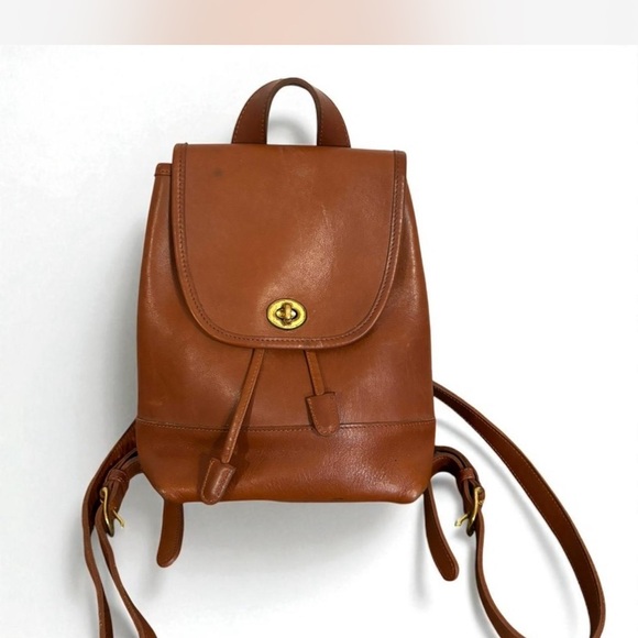 Coach Handbags - COACH Originals Glovetanned Leather Turnlock Backpack